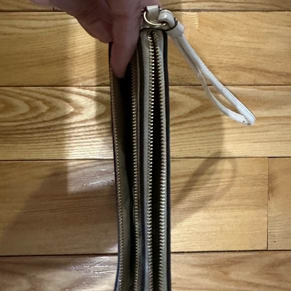 Large authentic Coach wristlet - Picture 2 of 5